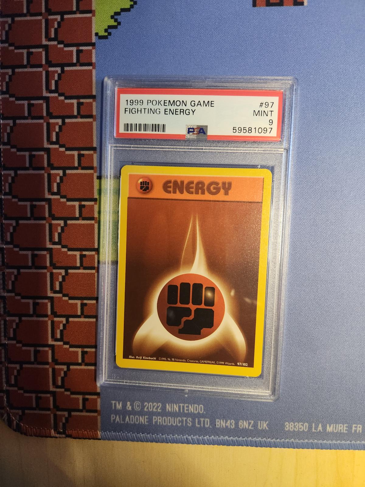 FIGHTING ENERGY 97/102 GAME POKEMON PSA 9
