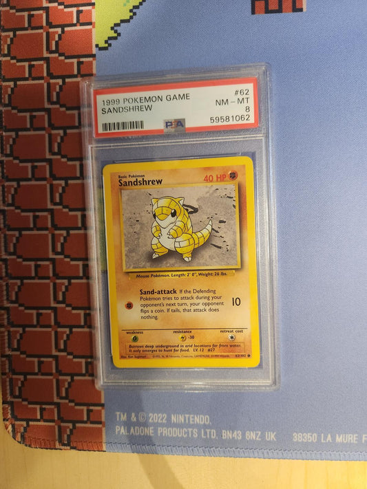SANDSHREW 62/102 GAME POKEMON PSA 8