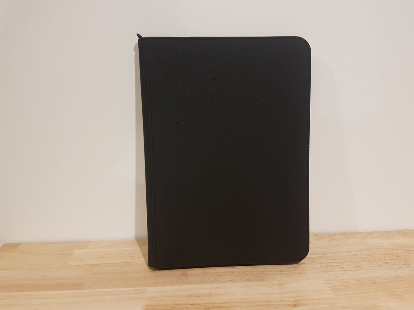 Ultimate Guard 16-Pocket ZipFolio XenoSkin Black Folder